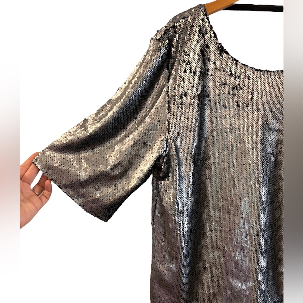 Toby Heart Ginger Matte Silver Sequin Short Sleeve Open Back Holiday Top Large View 2